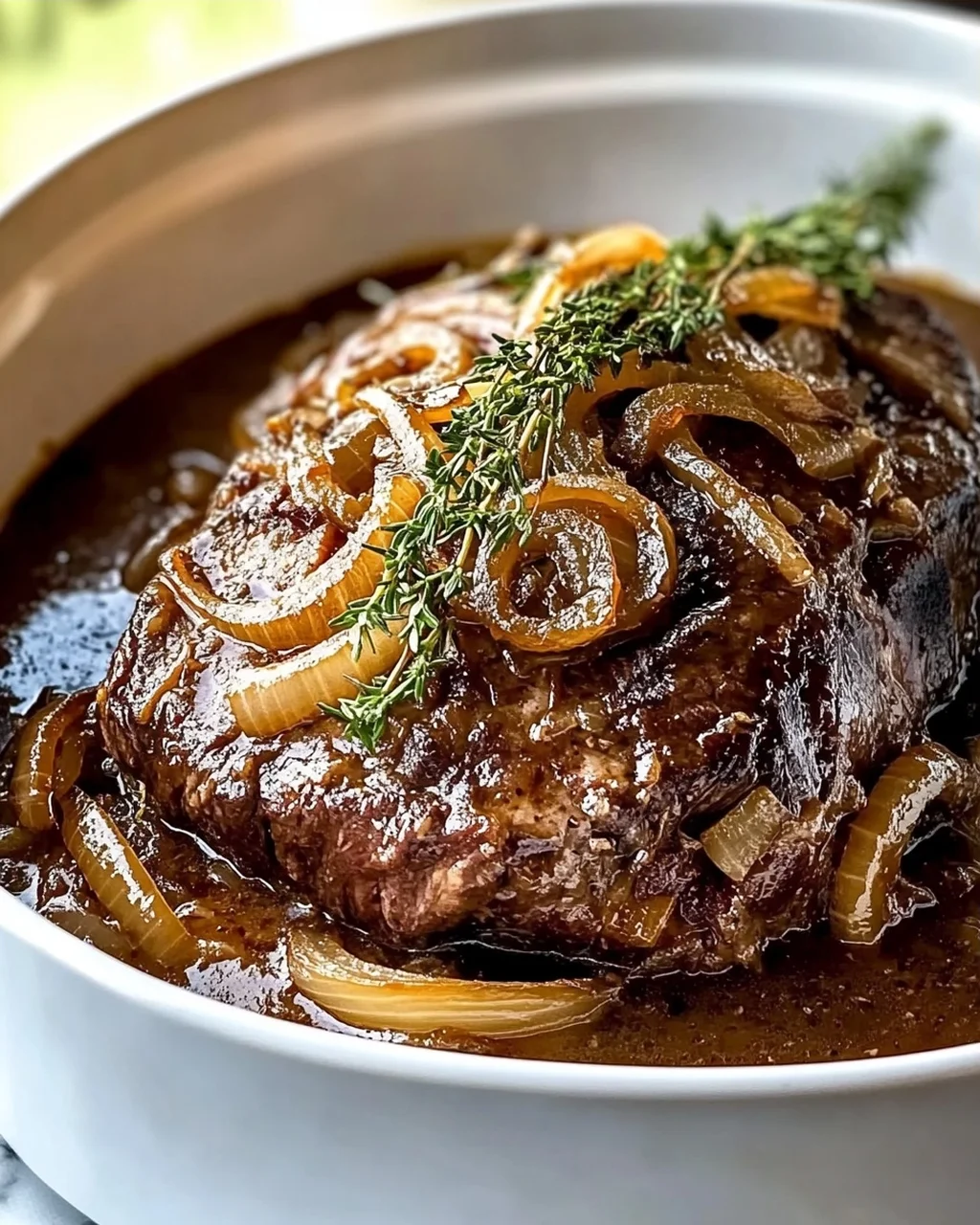 Herzhafter französischer Zwiebel-Rinderbraten für Gemütlichkeit